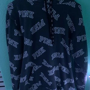 It is a hoodie with on pen big pocket.